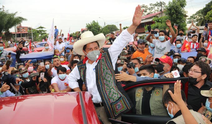Photo of Pedro Castillo Firmó durante mitin en Iquitos ‘Juramento por la Democracia’