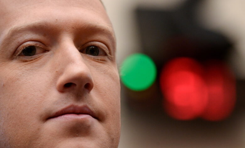 Photo of Zuckerberg pierde 6.600 millones de dólares con las caídas de Facebook, Instagram y WhatsApp